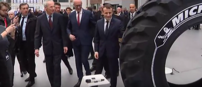 Macron44